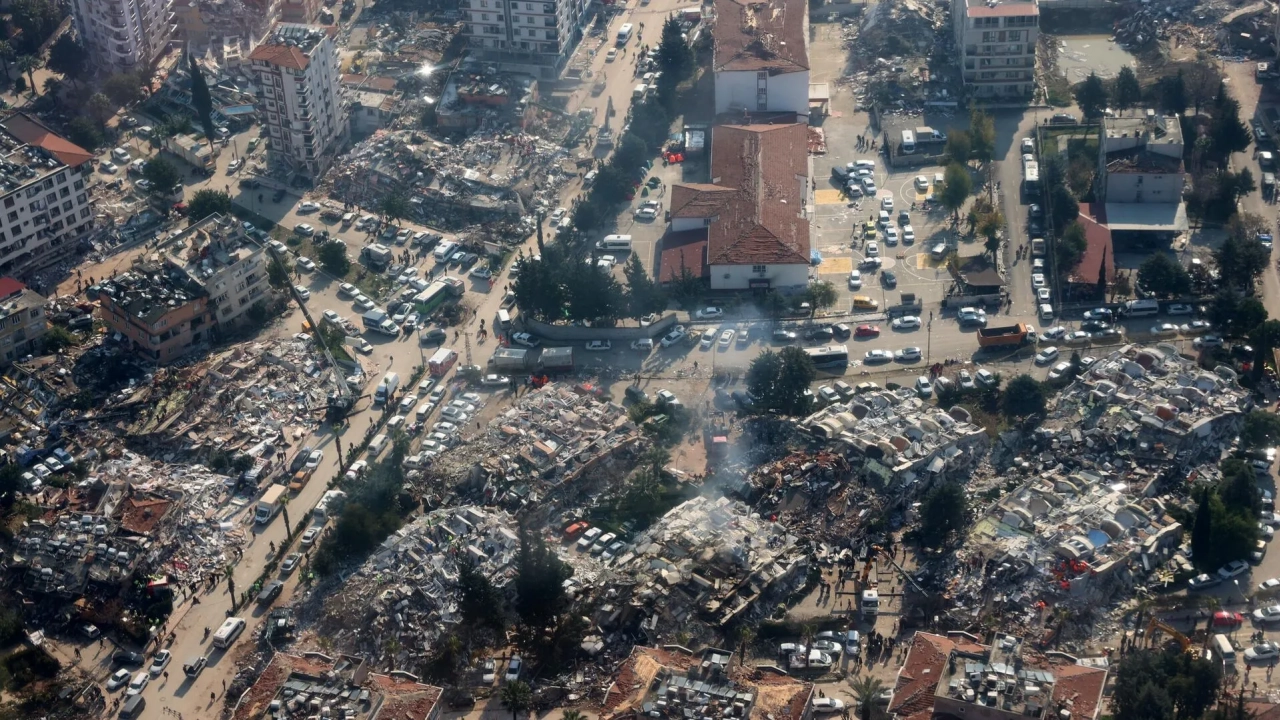 Kahramanmaraş'ta bina yıkım ve enkaz kaldırma çalışmaları 14 mahallede devam edecek