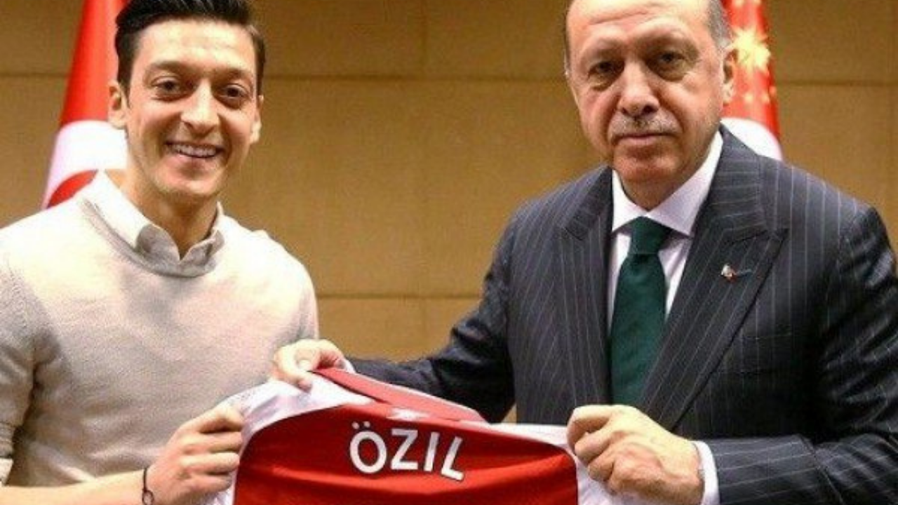 Alman Bild: "Özil, Erdoğan ile fotoğraf çektirerek hata yaptı"