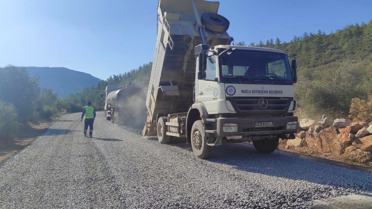 Muğla Büyükşehir Belediyesi, inşaat atıklarını asfalt malzemesine dönüştürüyor
