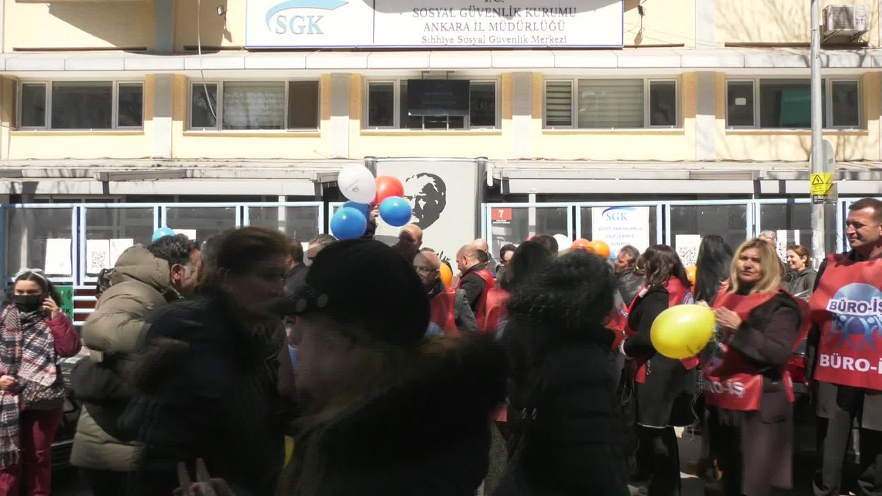SGK çalışanları Ankara'da iş bırakma eylemi yaptı
