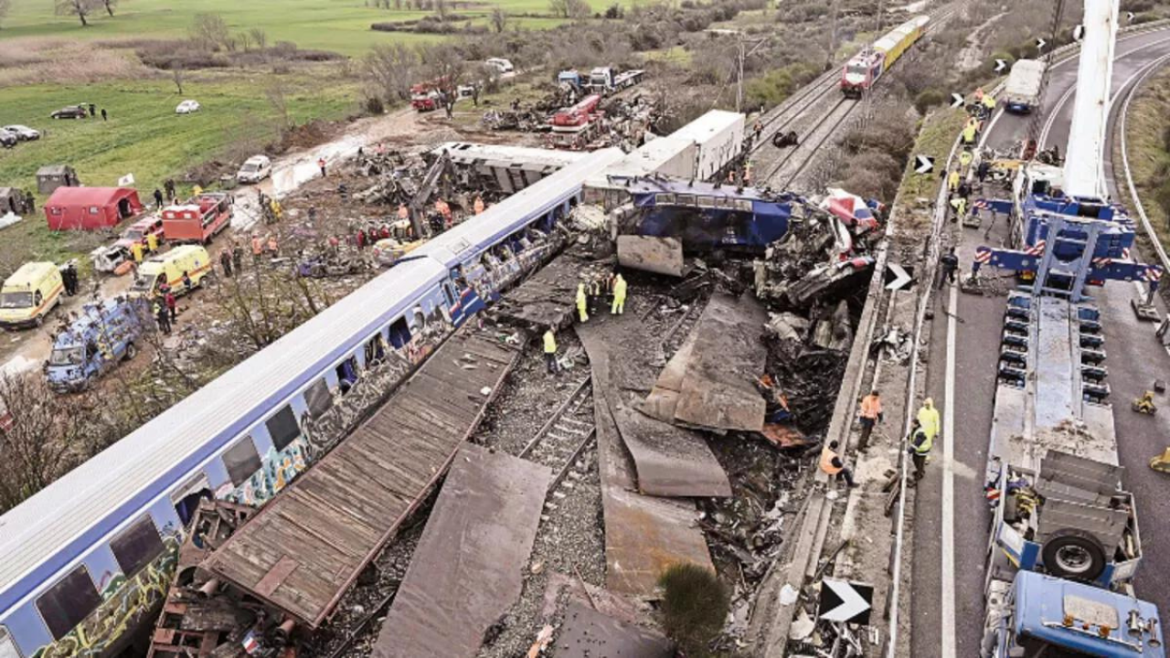 Yunanistan'daki tren kazasında istasyon görevlilerine suçlama