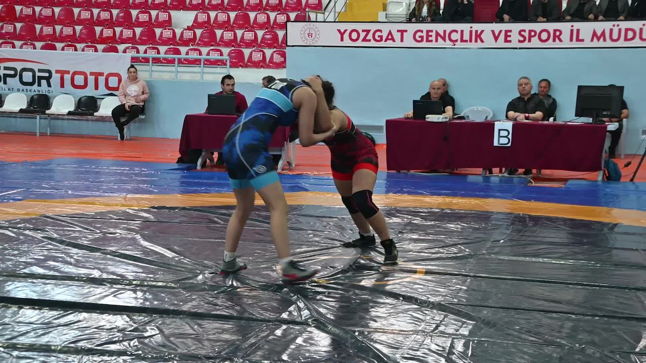 Yozgat'ta düzenlenen Kadınlar Güreş Türkiye Şampiyonası sona erdi