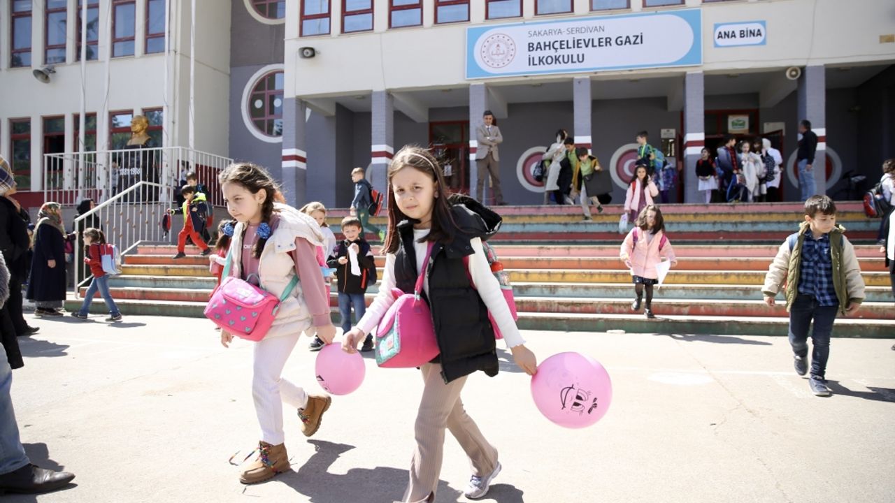 Doğu Marmara ve Batı Karadeniz'de öğrenciler ara tatil için son derse girdi