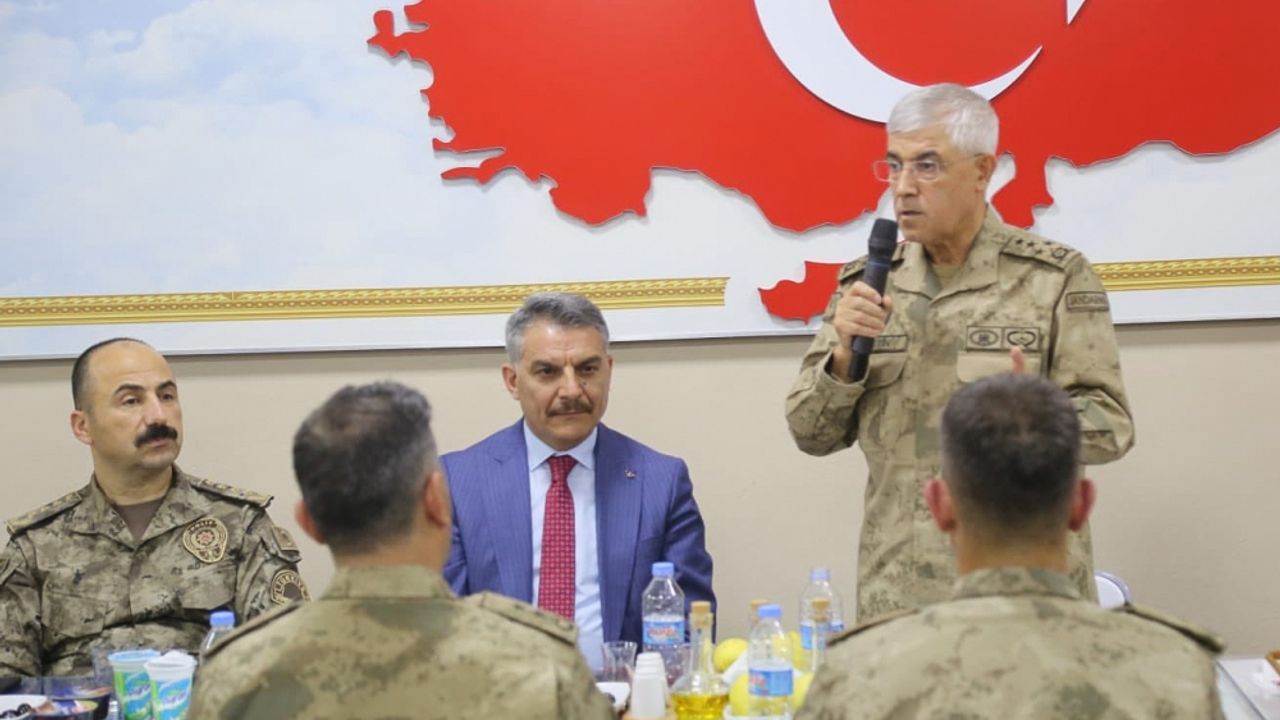 Jandarma Genel Komutanı Orgeneral Çetin, Tunceli’de güvenlik güçleriyle iftar yaptı