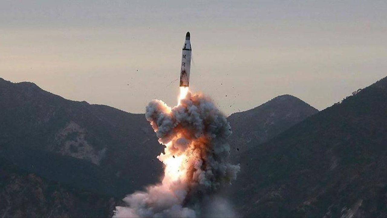 Güney Kore, katı yakıtlı uzay roketinin test uçuşunun başarıyla gerçekleştirildiğini açıkladı