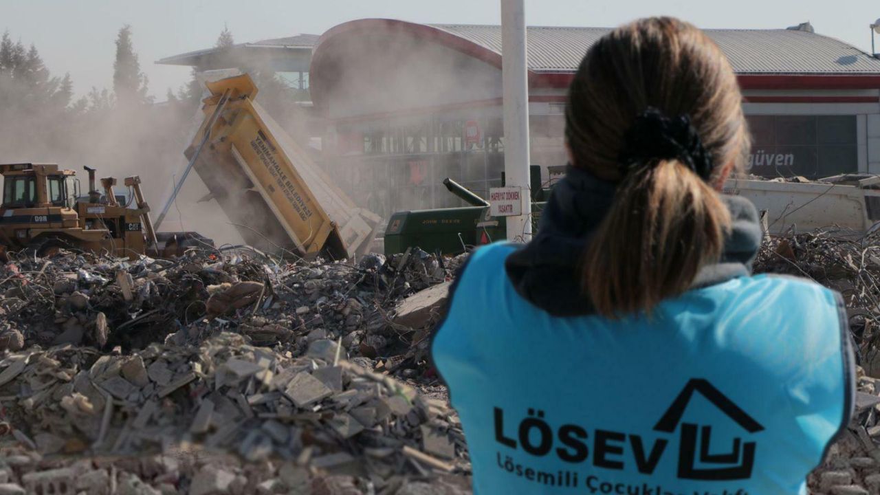 LÖSEV: “Deprem bölgesinde ölümcül hastalıklara neden olabilecek  asbestin sökümü titizlikle yapılmalı"