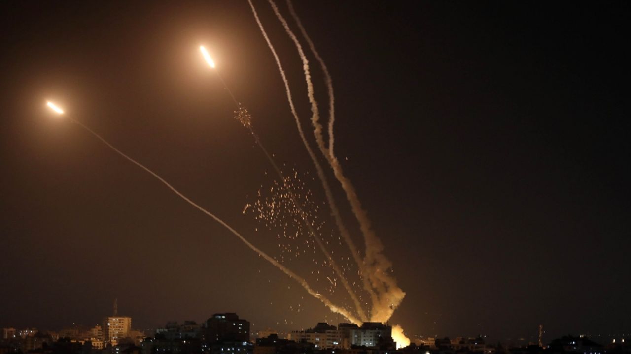 İsrail ordusu, Gazze Şeridi'ne yönelik saldırılarını gece boyunca sürdürdü