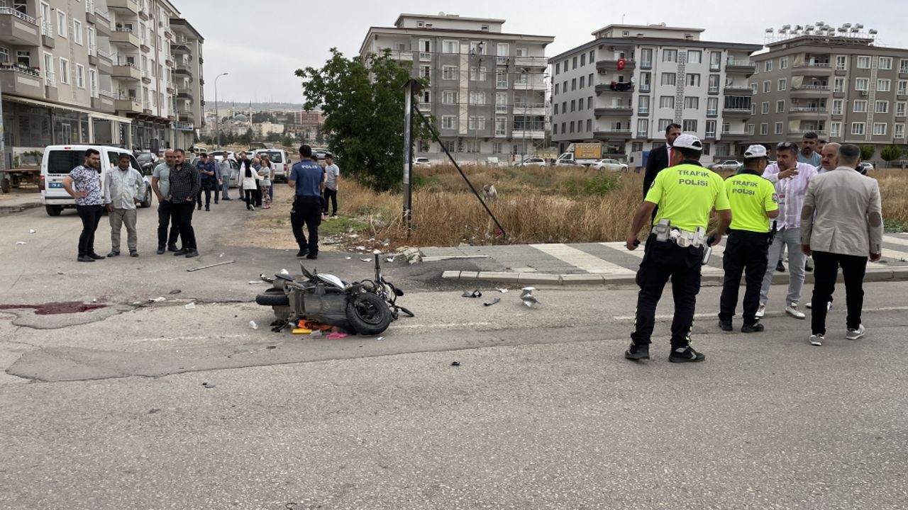 Kilis'te otomobille çarpışan motosikletin sürücüsü öldü