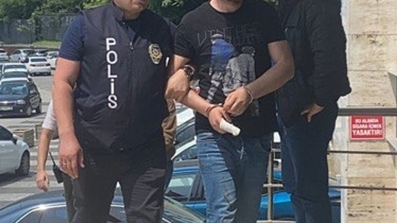 Zonguldak'ta belde belediye binasına levyeyle zarar veren 2 zanlı tutuklandı