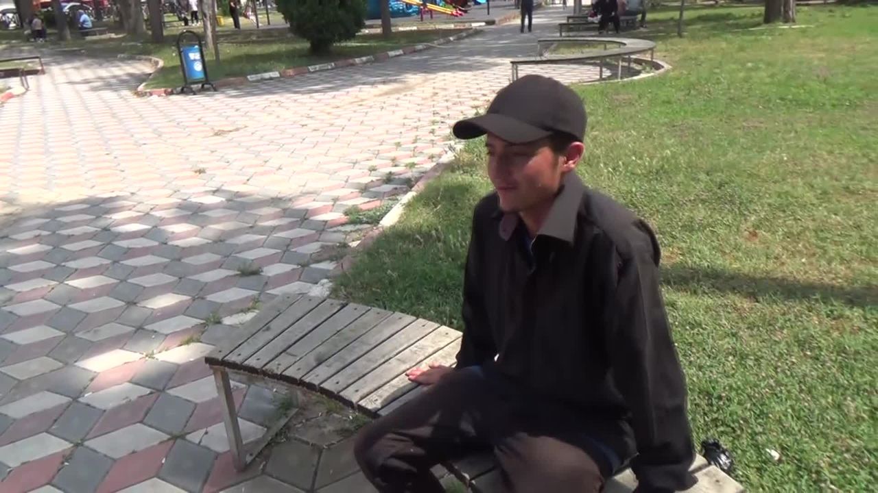 Osmaniye'de sokakta yaşayan genç: "Aç ve susuz kaldım. İş ve kalacak yer istiyorum"