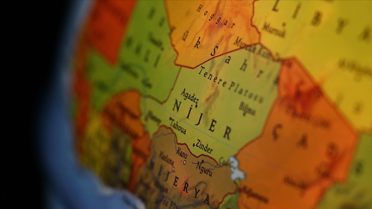 Nijer krizinin çözümünde hem askeri müdahale hem müzakere seçeneği masada