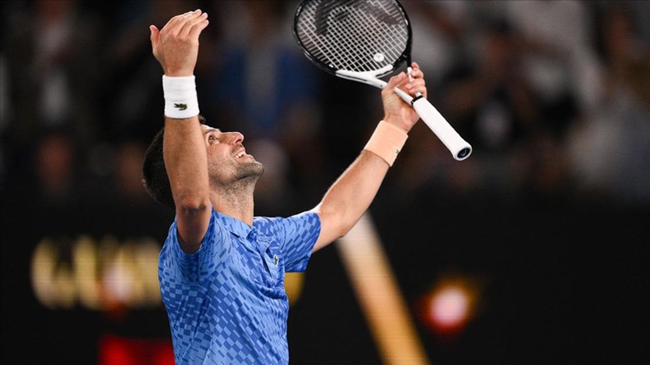 Djokovic, Avustralya Açık'ta yarı finale yükseldi