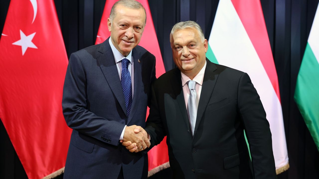 Cumhurbaşkanı Erdoğan, Budapeşte'de Macaristan Başbakanı Orban ile görüştü