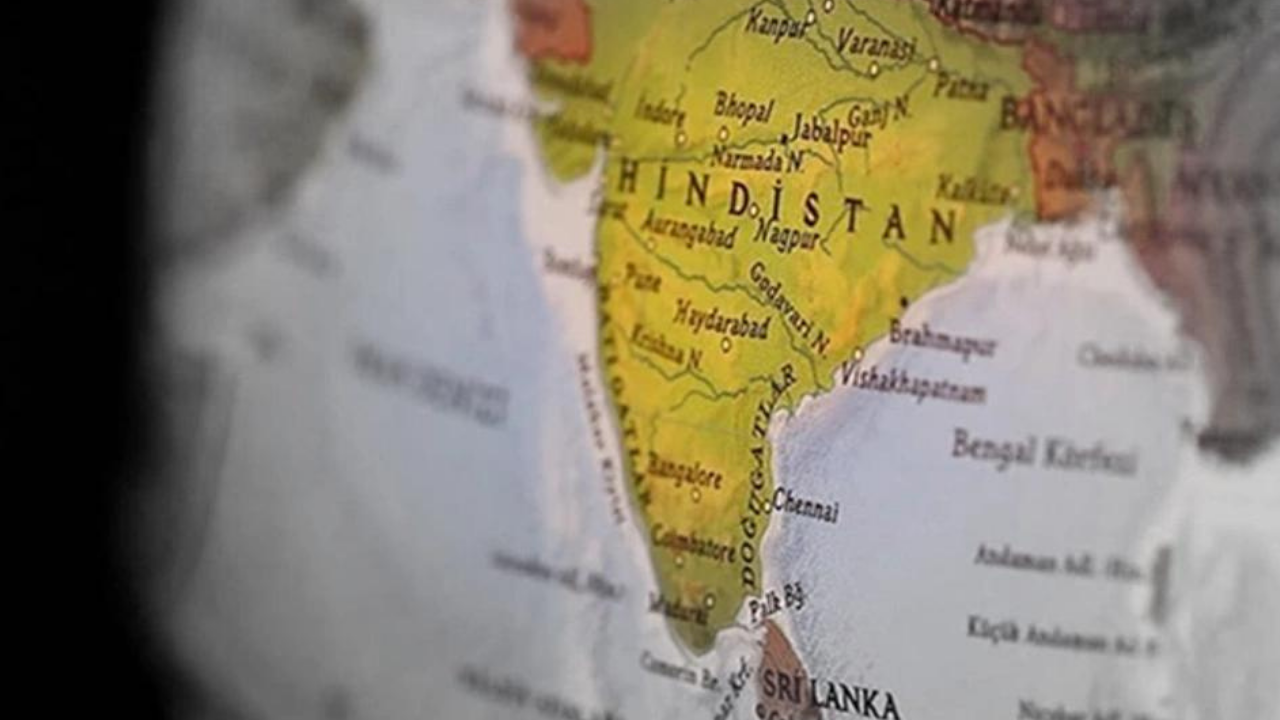 Hindistan'da kaçak havai fişek fabrikasında meydana gelen patlamada 6 kişi öldü