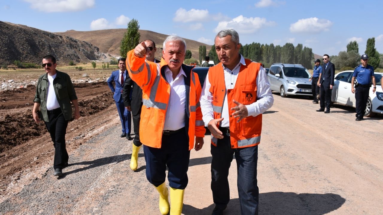 Aksaray Valisi Mehmet Ali Kumbuzoğlu, selin yaşandığı bölgede incelemelerde bulundu: