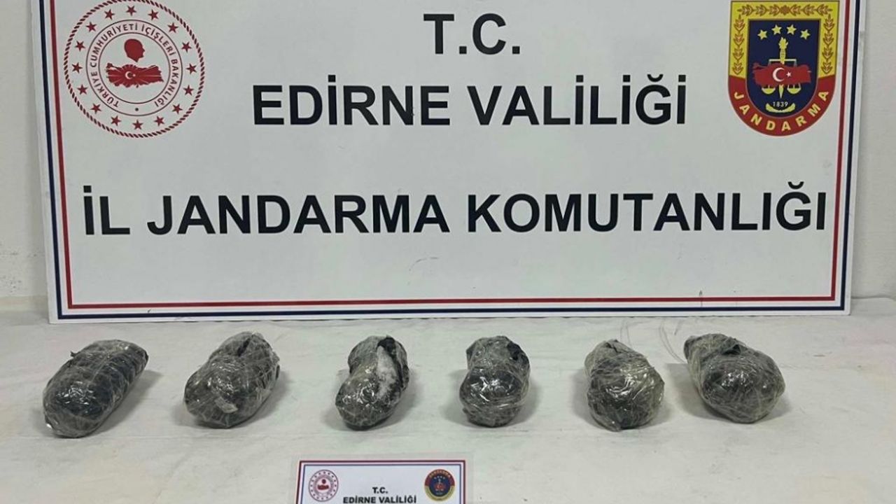 Edirne'de Bulgaristan plakalı otomobilde 3 kilogram uyuşturucu ele geçirildi