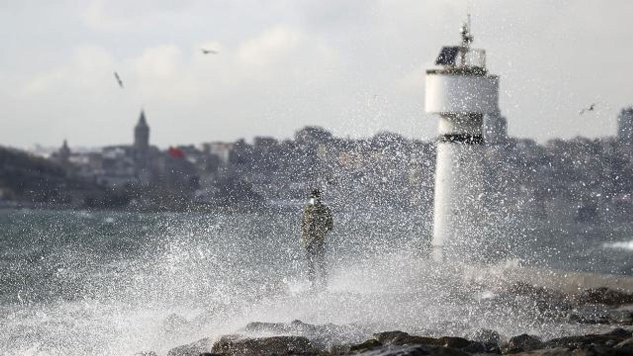 Valilik duyurdu: İstanbul'da fırtına nedeniyle 1 kişi yaşamını yitirdi