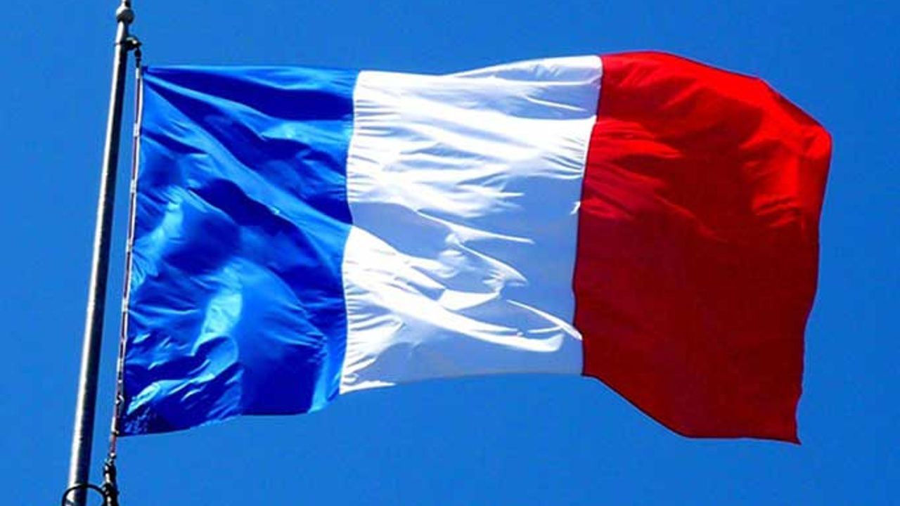 Fransa'da şiddet olaylarını organize eden bazı aşırı sağcı gruplar feshedilecek