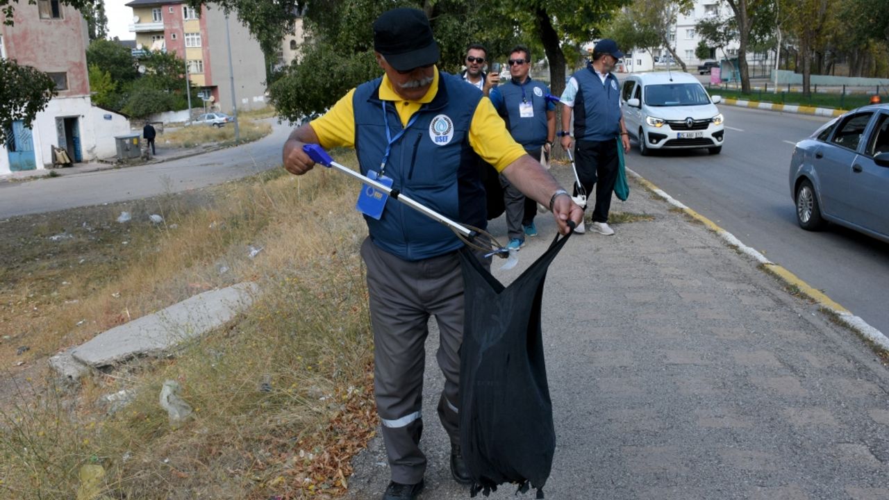 Kars'tan Edirne'ye plastik çöp toplama yürüyüşü, Erzurum'da sürüyor