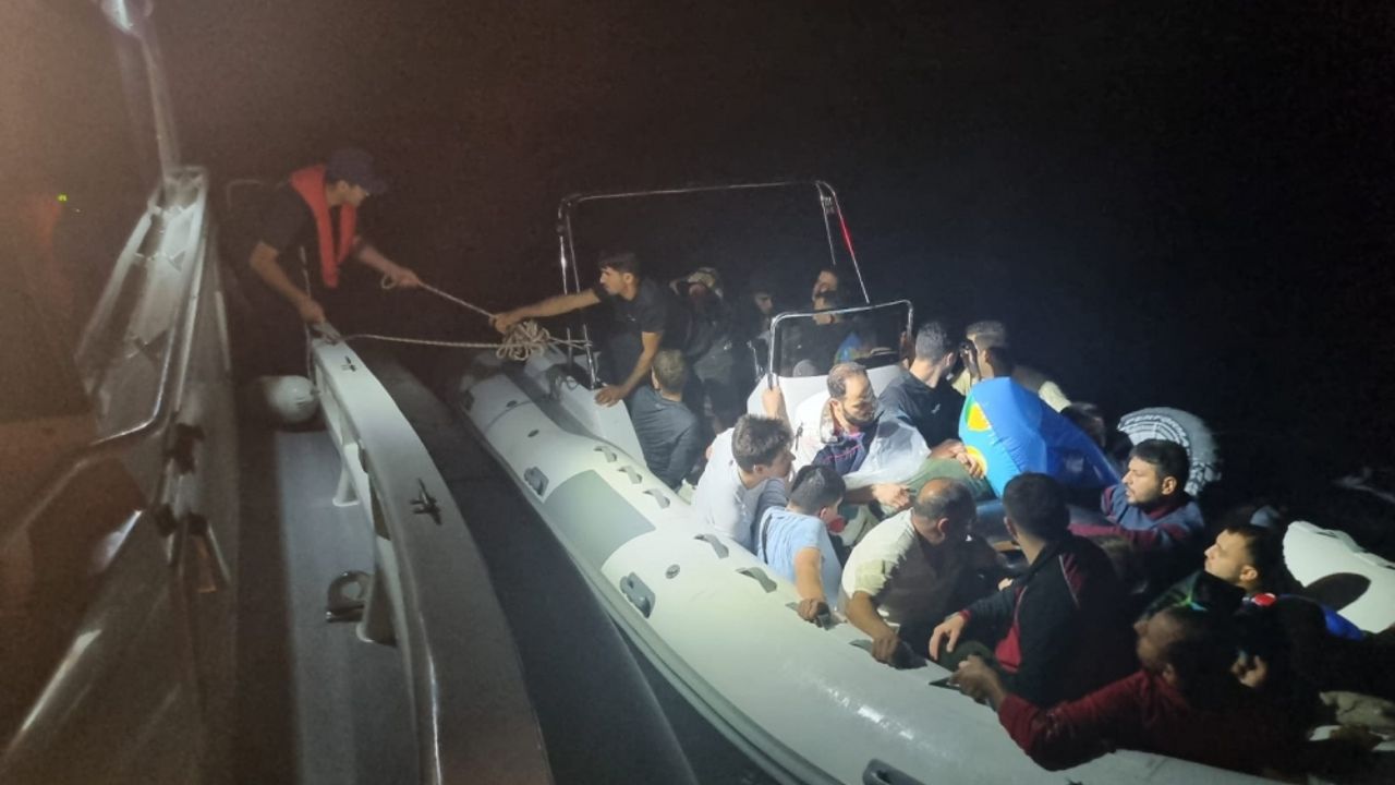 Muğla açıklarında geri itilen 22 düzensiz göçmen kurtarıldı