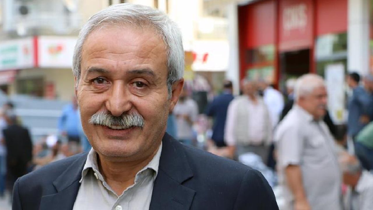 Eski Diyarbakır Büyükşehir Belediyesi Başkanı Selçuk Mızraklı, yeniden yargılandığı davada hapis cezası aldı
