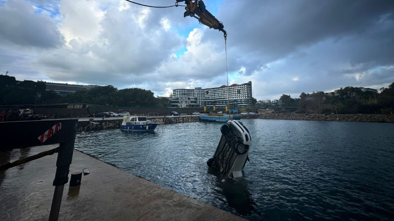 Alanya'da denize düşen otomobilde 2 genç hayatını kaybetti