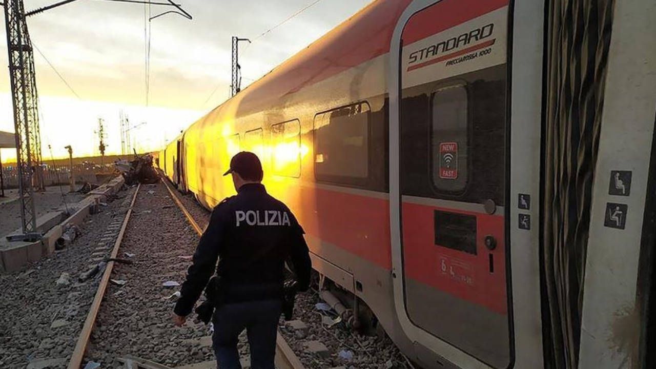İtalya'da trenler çarpıştı: 17 yaralı
