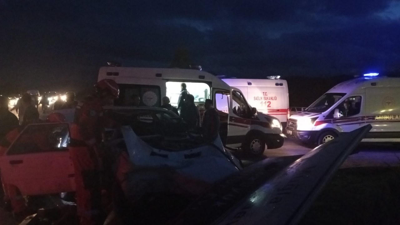 Muğla'da çarpışan iki otomobildeki 6 kişi yaralandı
