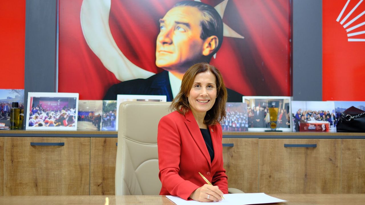 Adana'da değişim: Seyhan Belediye Başkan Adayı Avukat Oya Tekin oldu. Peki Oya Tekin kimdir?