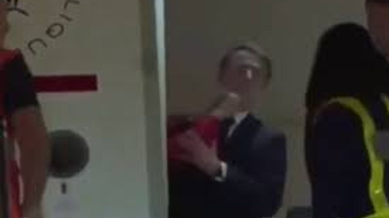 Macron'dan tokat olayına açıklama: Tokat değil şaka