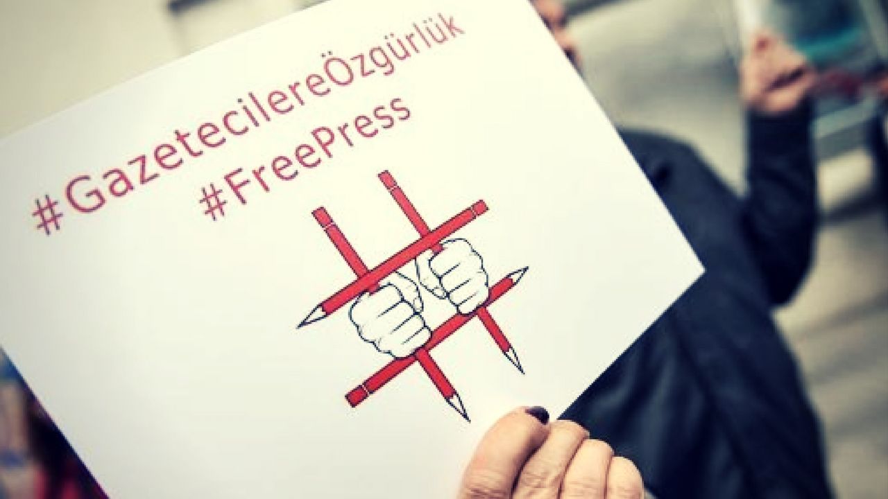 Fransız gazetecilerden Türkiye'de yargılanan meslektaşlarıyla dayanışma