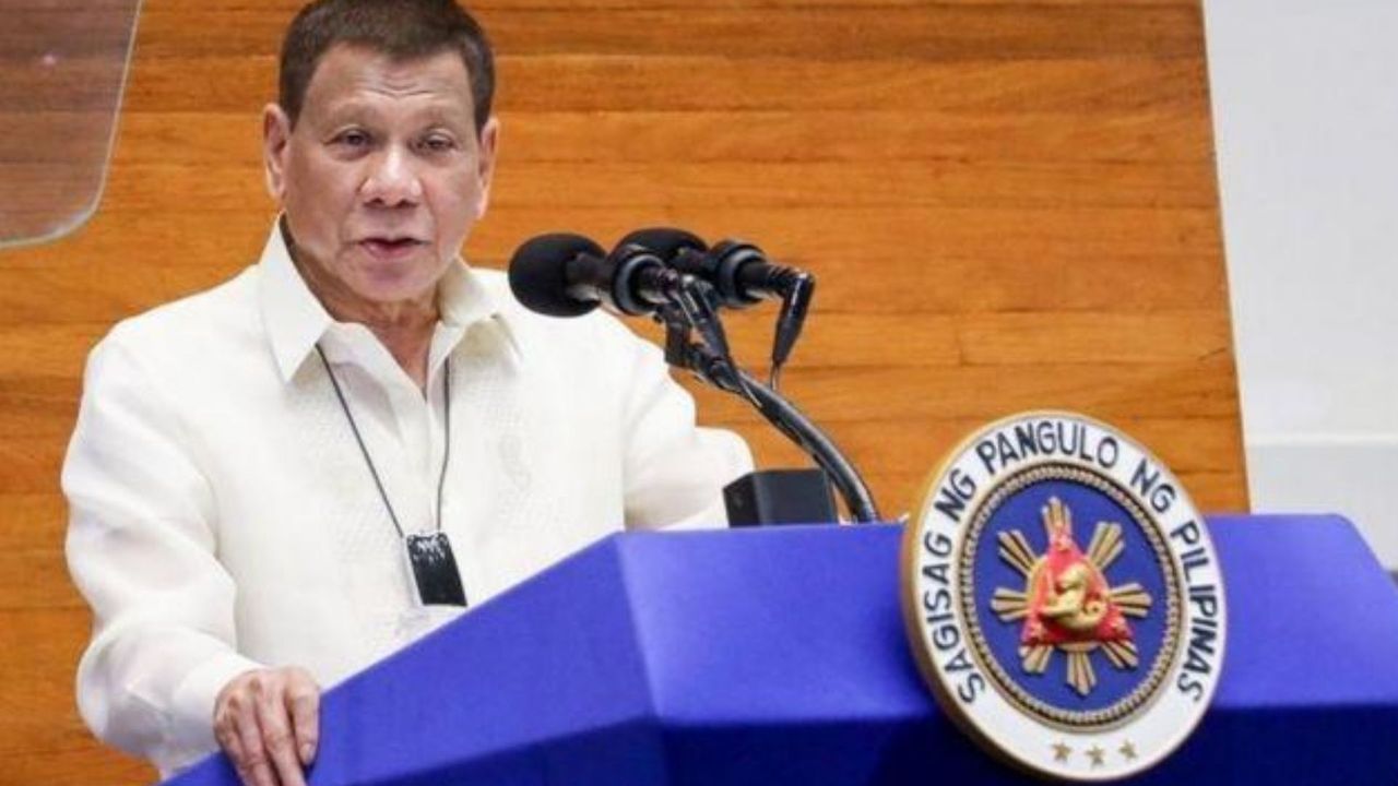 2. Trump vakası! Duterte: Maskelerinizi benzinle dezenfekte edin