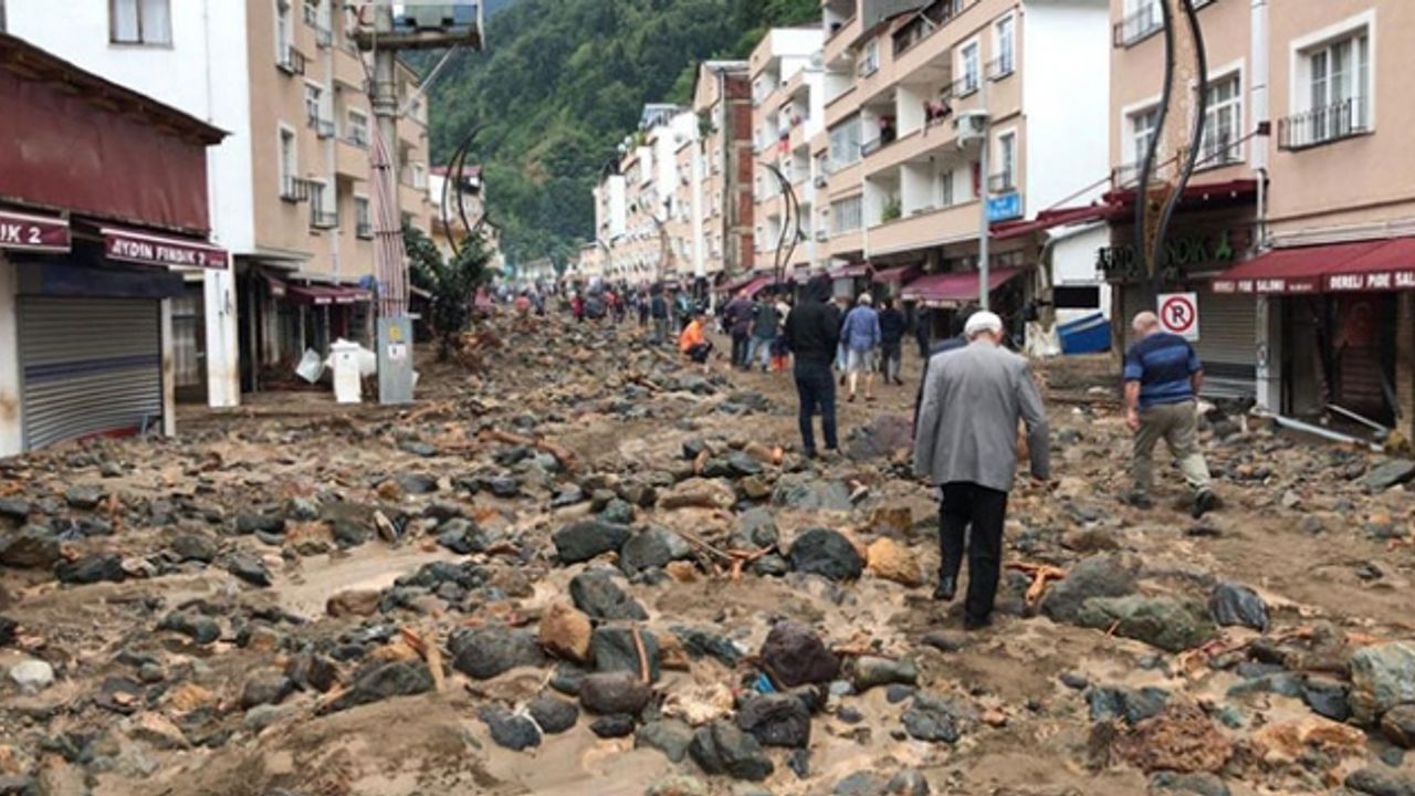 AKP’li Canikli’ye göre sel felaketinde suç yurttaşların: Vatandaş sınırları zorluyor