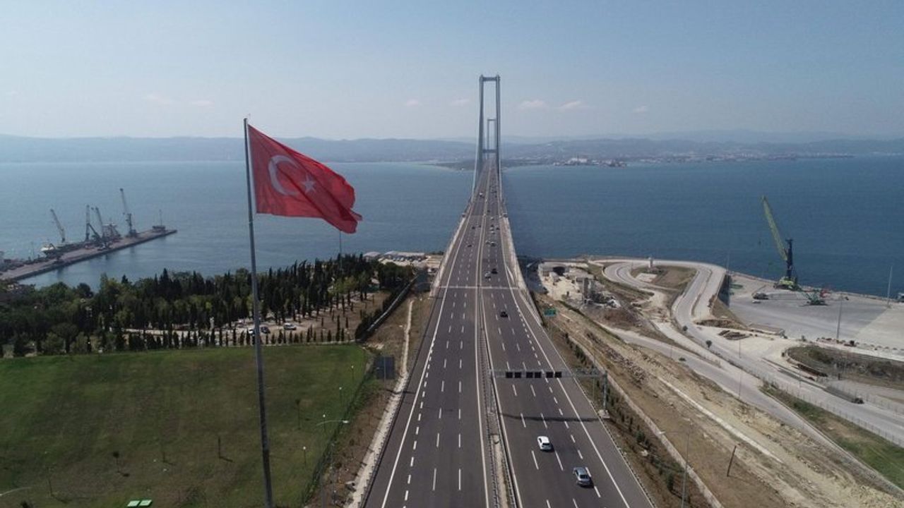 Türkiye geçilmeyen köprüye Hazine'den para ödemeye devam edecek