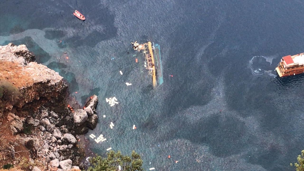 Antalya'da tur teknesi battı: 1 kişinin cansız bedenine ulaşıldı