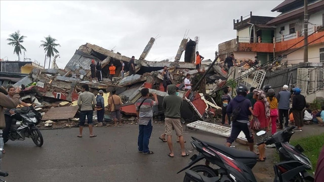 Depremin vurduğu Endonezya’da ölü sayısı 35'e yükseldi