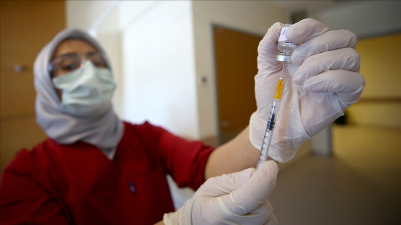 Öğretmen ve okul çalışanı 499 bin personele aşı randevusu açıldı