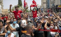 Tunus'ta 1 ay süreyle sokağa çıkma yasağı ilan edildi