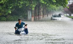 Çin'de 4 gündür süren yağışlar sele neden oldu