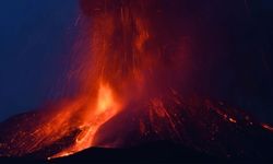 Etna Yanardağı'nda patlama