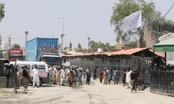 Afganlar, Pakistan sınırına akın etti