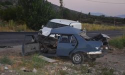 Kazada otomobil iki parçaya ayrıldı: 2 ölü
