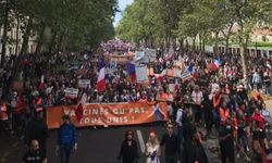 Fransa'da eylemciler sağlık kartına karşı dördüncü kez sokağa çıktı