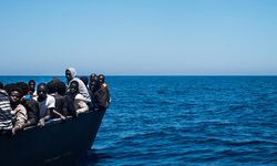 Denizde iki hafta aç ve susuz kalan 47 mülteci hayatını kaybetti