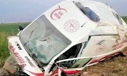 Ambulans devrildi: 1 ölü, 4 yaralı