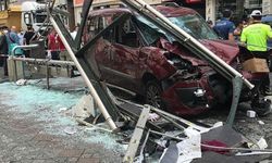Beyoğlu'nda ticari araç durağa girdi: 1 ölü, 7 yaralı