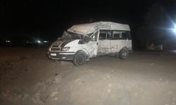 Kayseri'de tarım işçilerini taşıyan minibüs kaza yaptı