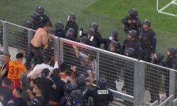 Marsilya-Galatasaray maçı tribündeki olaylardan dolayı durduruldu