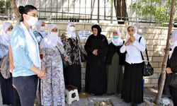 Barış Anneleri'nden adalet nöbeti tutan Emine Şenyaşar'a ziyaret