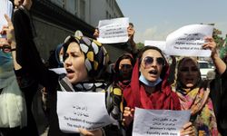 Taliban'ın kontrolündeki sarayın önünde kadın hakları protestosu